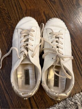 Steve Madden Cream & Gold Lace-Up Sneakers
